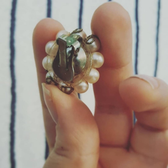 Vintage Clip On Earrings - Picture 3 of 3